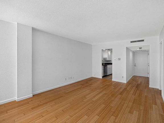 4th image of 1800 Lavaca St APT 512