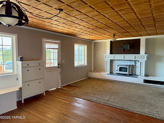3rd image of 11115 Summitview Rd