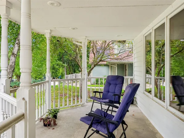 455 Edgewood Ln, Pleasant Hill, IA 50327