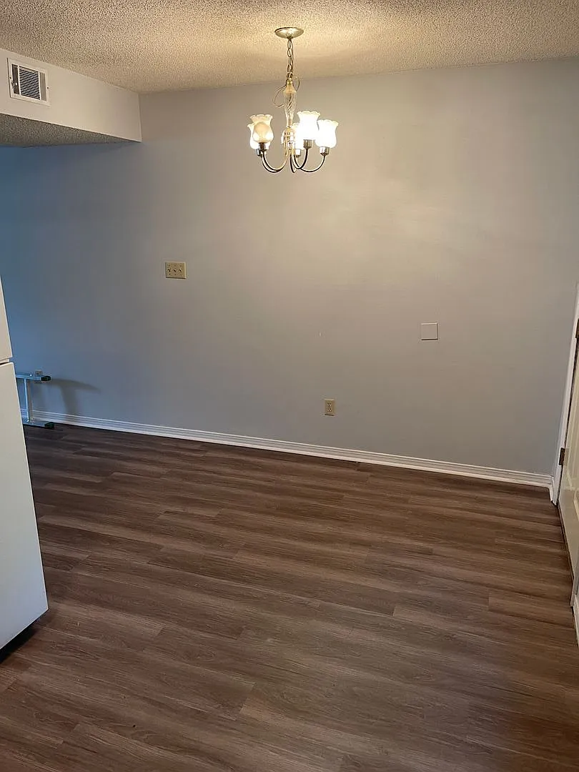 Large 2 bed 1.5 bath Townhome — Photo 3