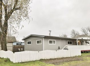 394 S 4th St, Harrisburg, OR 97446