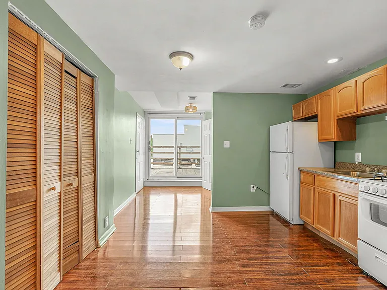 909 S 21st St #3 — Photo 4