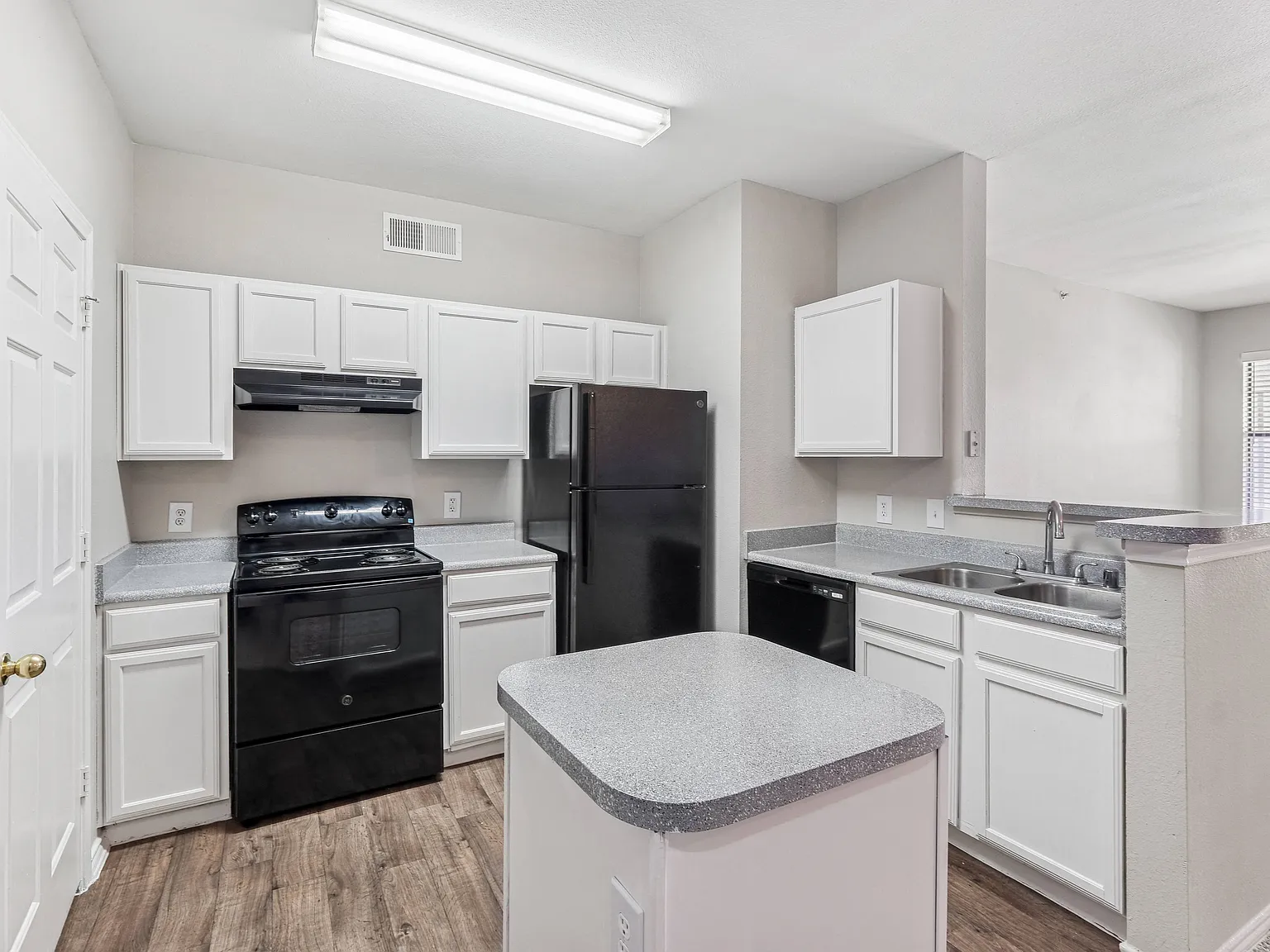 Pecan Creek on McKinney Apartments — Photo 4