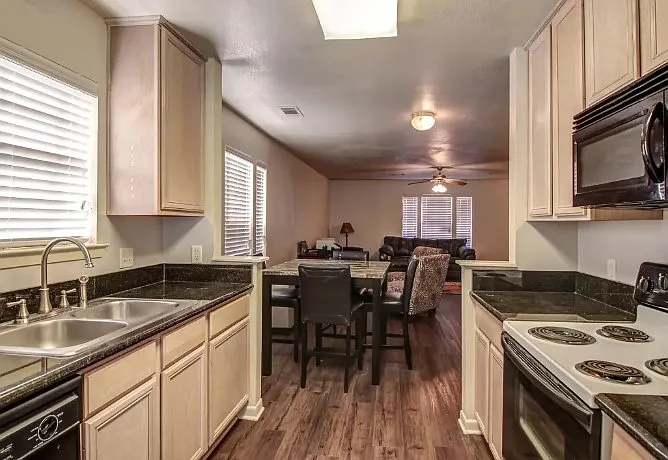 4 bed, 1700 sqft, $1,995 — Photo 3