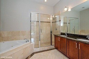 2nd image of 4651 N Greenview Ave APT 308