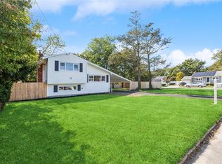 2 Greg Ln, Brentwood, NY 11717