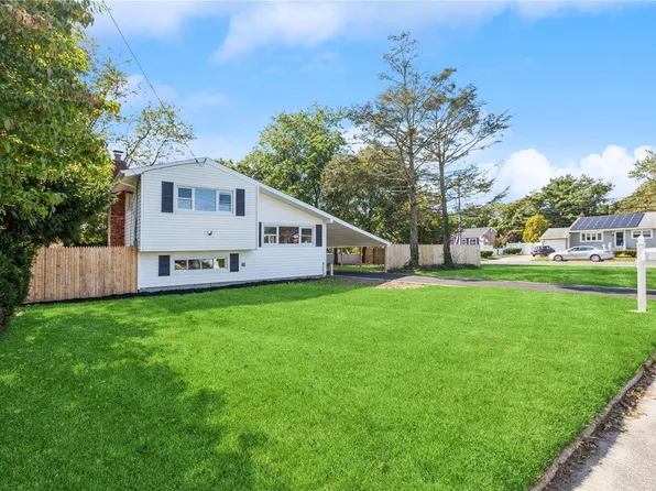 2 Greg Lane, Brentwood, NY 11717