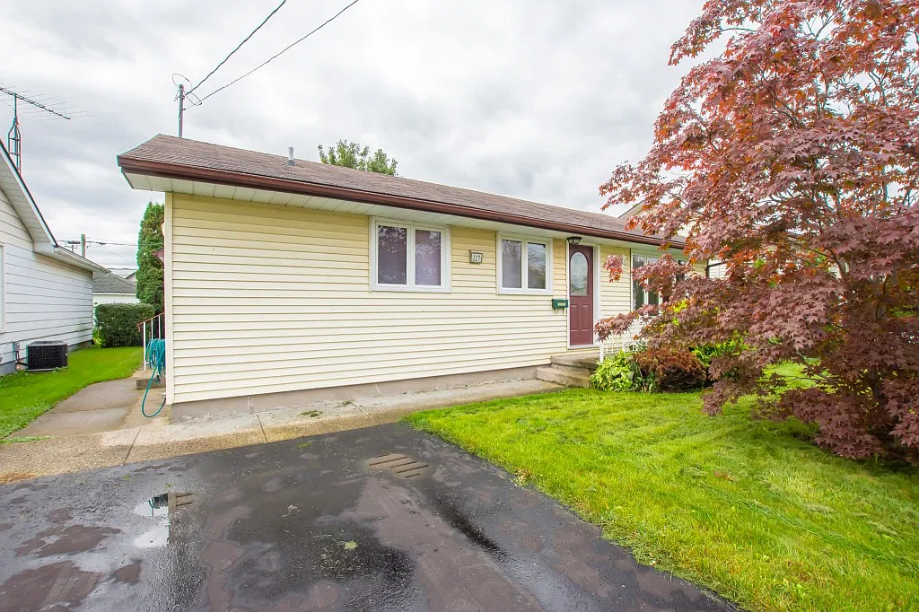 327 Dufferin Street — Photo 1