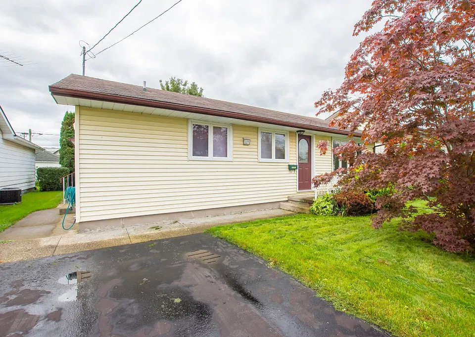 327 Dufferin St