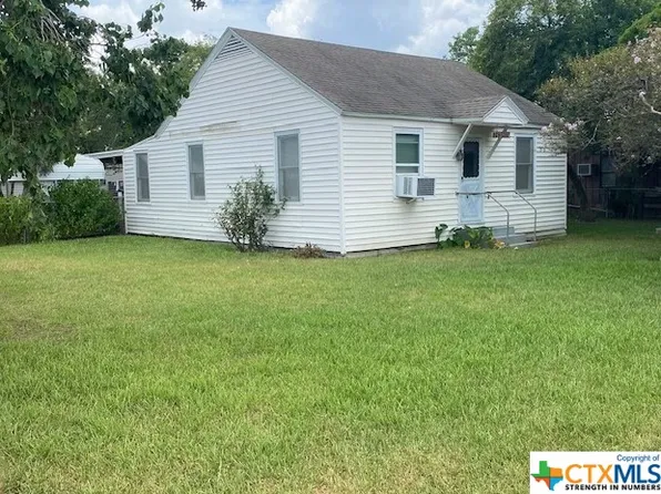 13 Depot St W, Telferner, TX 77988