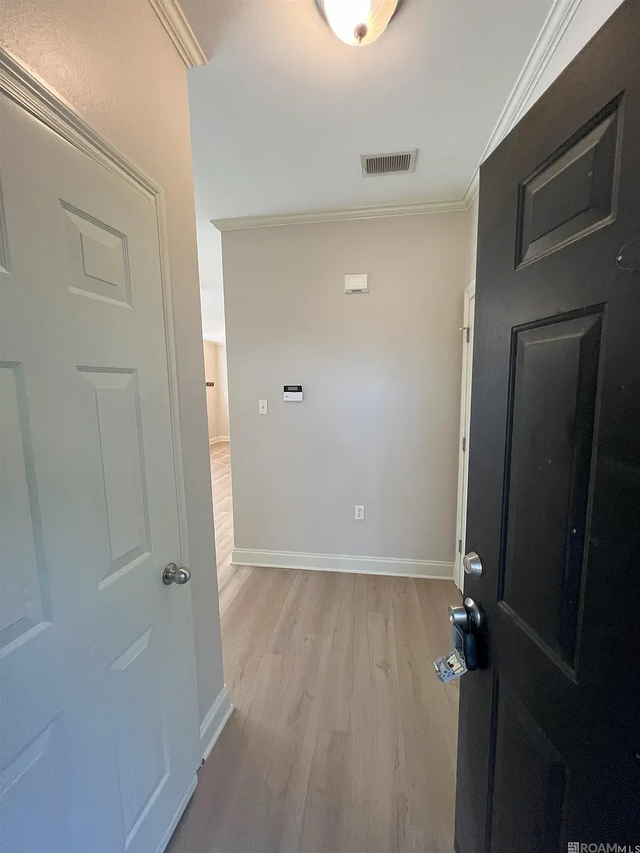 Building Photo - 7300 Burbank Dr #16