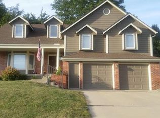 604 NE Victoria Dr, Lees Summit, MO 64086