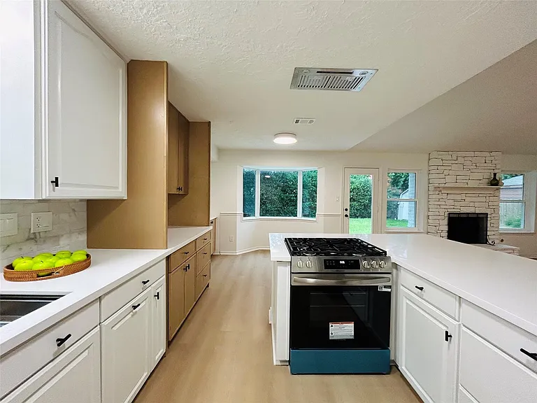 12118 Dorrance Ln — Photo 9