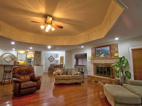 5th image of 13 Lauren Dr