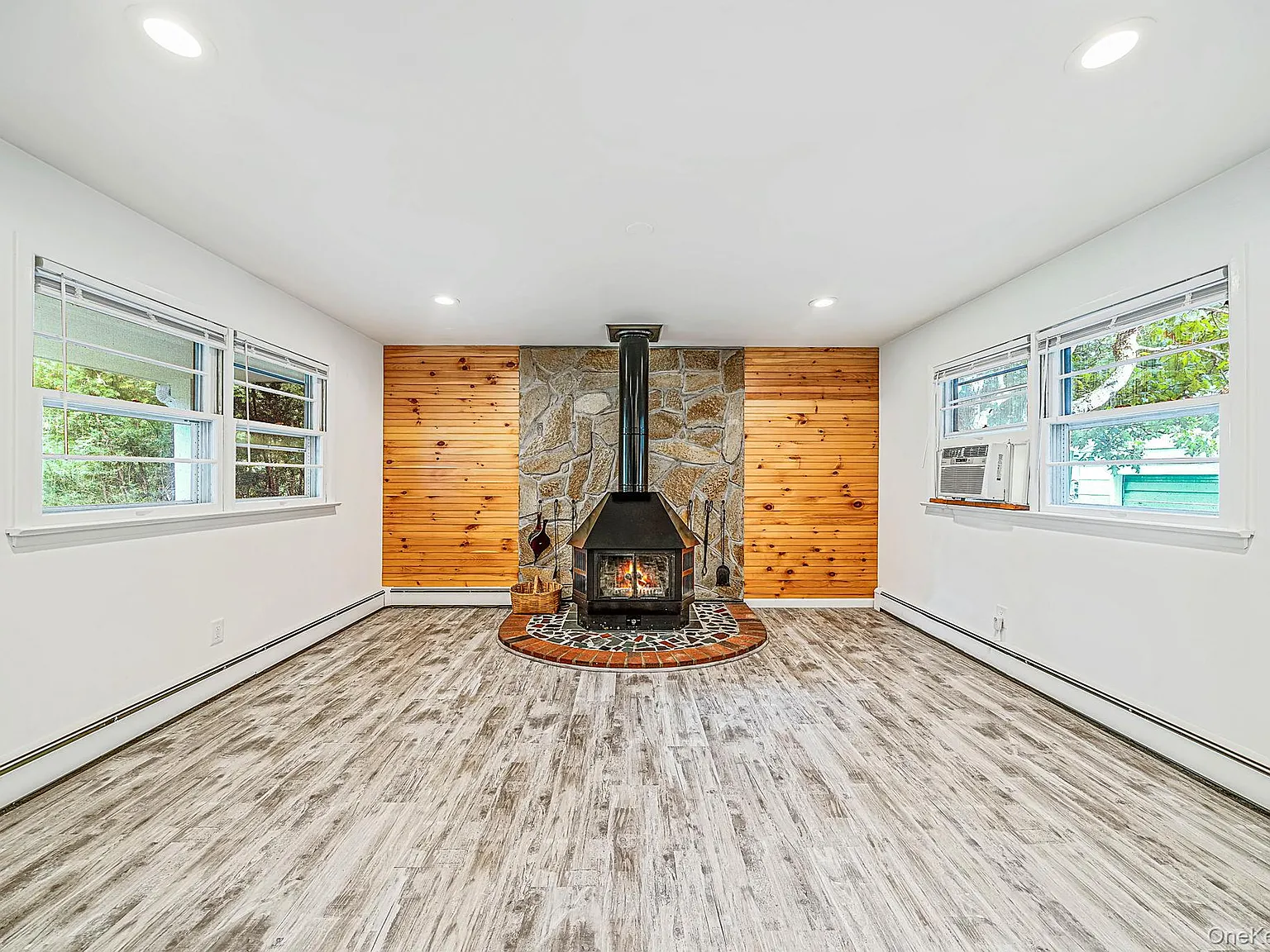 3 bed, 2.0 bath, 1220 sqft, $3,900 — Photo 4