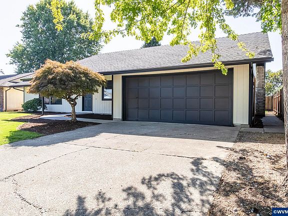 3rd image of 4282 Vernon Loop NE