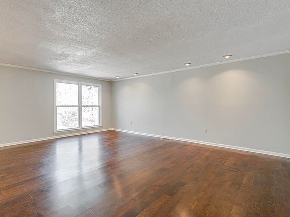 4th image of 7905 Castleton Ln