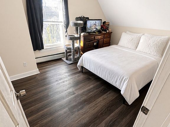 2nd image of 665 2nd St APT 3