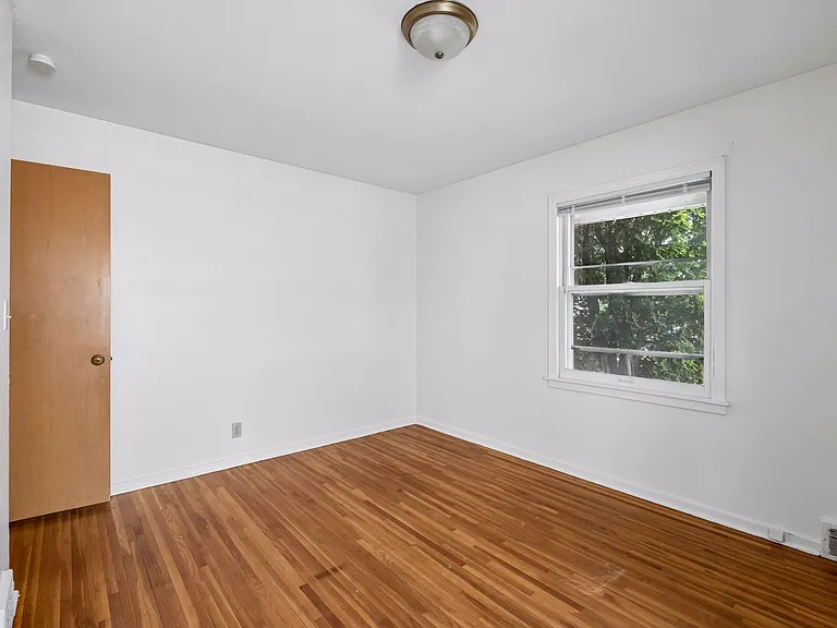 1660 Ford Pkwy — Photo 15