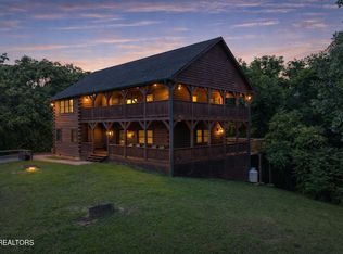 2039 Oakmont Dr, Sevierville, TN 37876