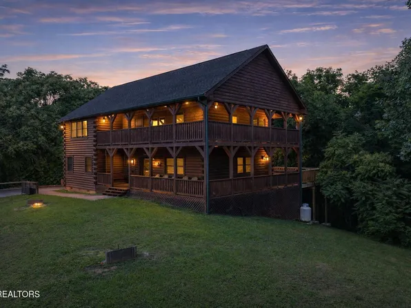 2039 Oakmont Dr, Sevierville, TN 37876