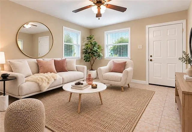 2 bed, 1.0 bath, 1001 sqft, $1,500 — Photo 2