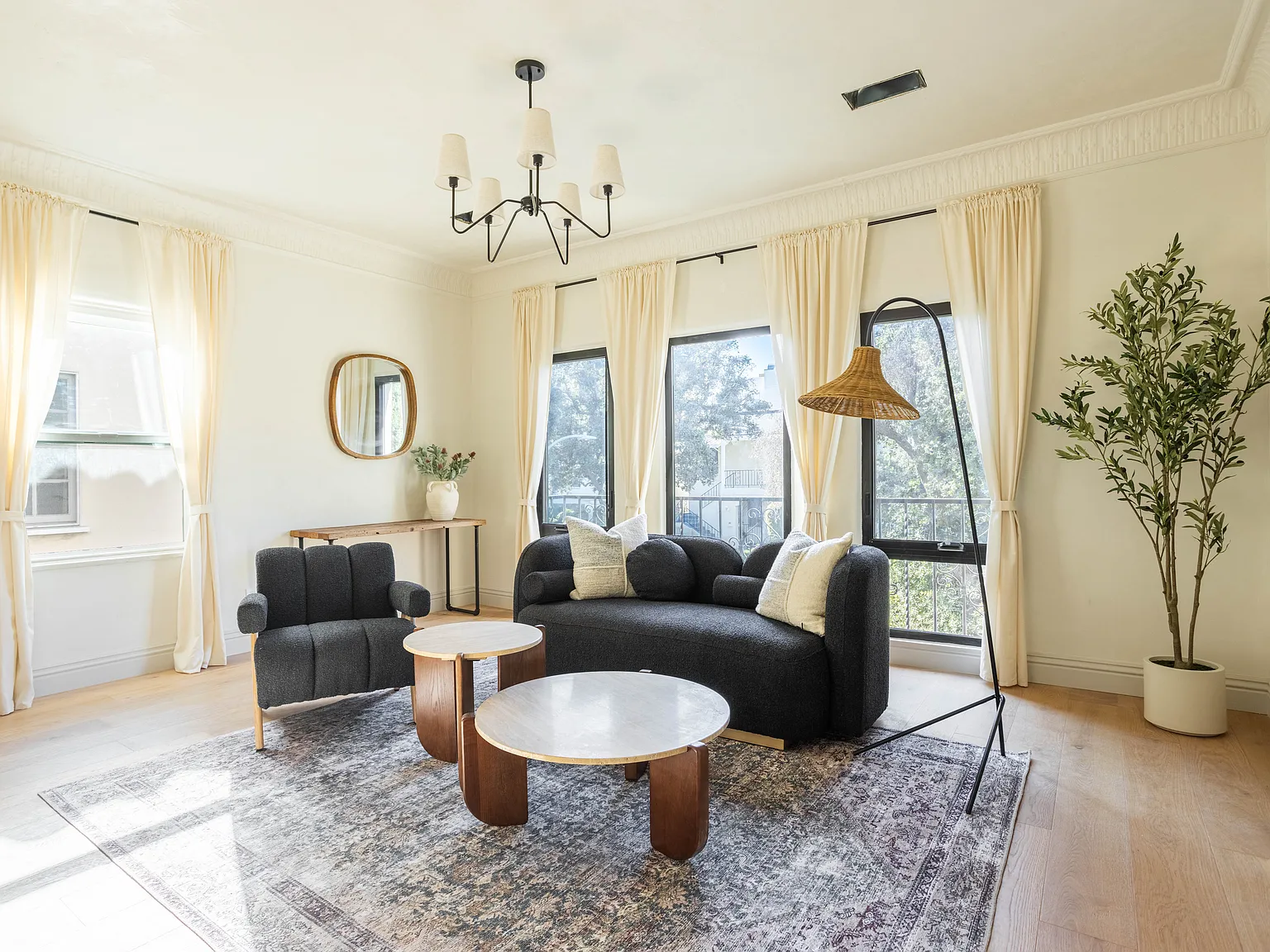 1 bed, 730 sqft, $4,195 — Photo 2