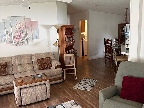 3rd image of 1750 Persimmon Cir