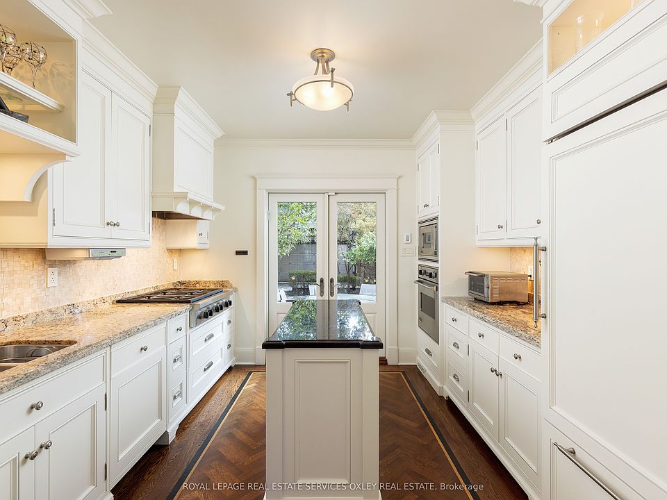 10th image of 313 Sumach St