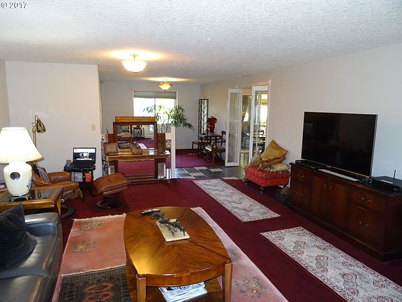 5th image of 13905 NE 9th St