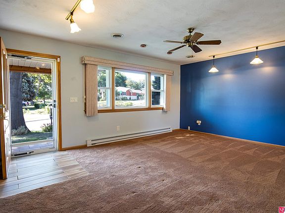 3rd image of 3906 McMahon Ave