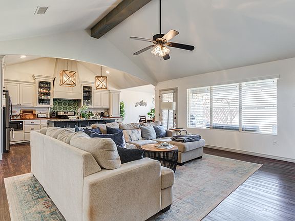 2nd image of 3018 113th St