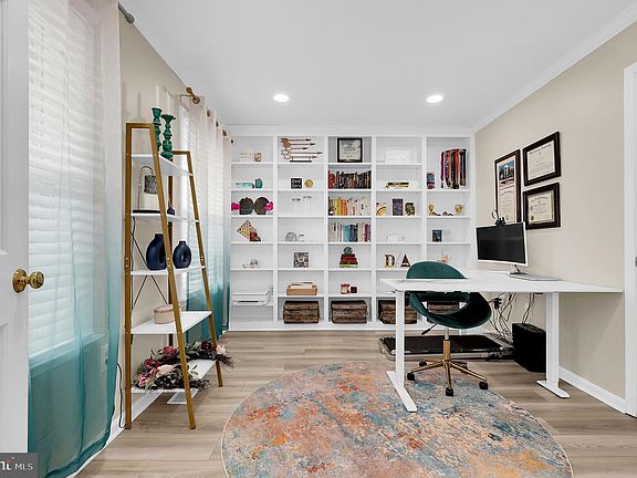 4th image of 12916 Shaw Pl