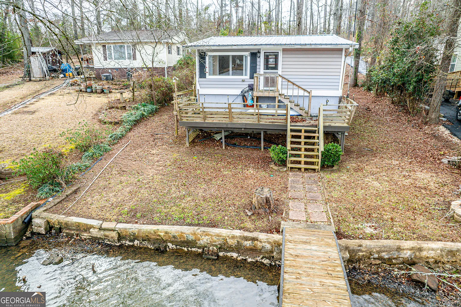 126 Elizabeth Cir photo 1
