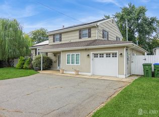 30 Waverly Dr W, Edison, NJ 08817