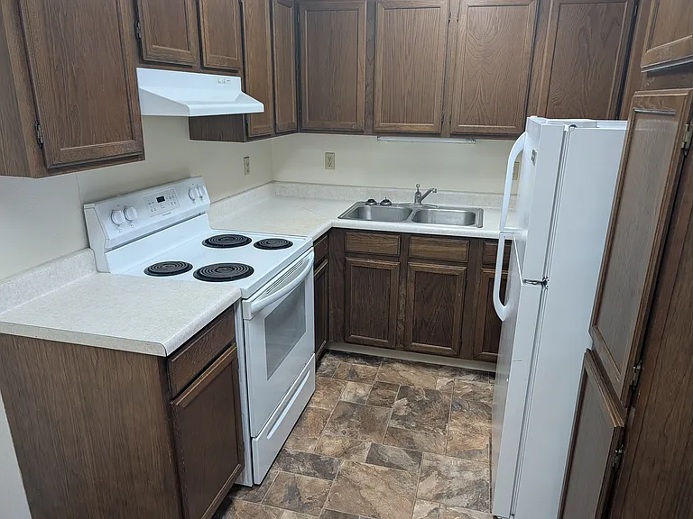 302 Main St N #1 — Photo 5