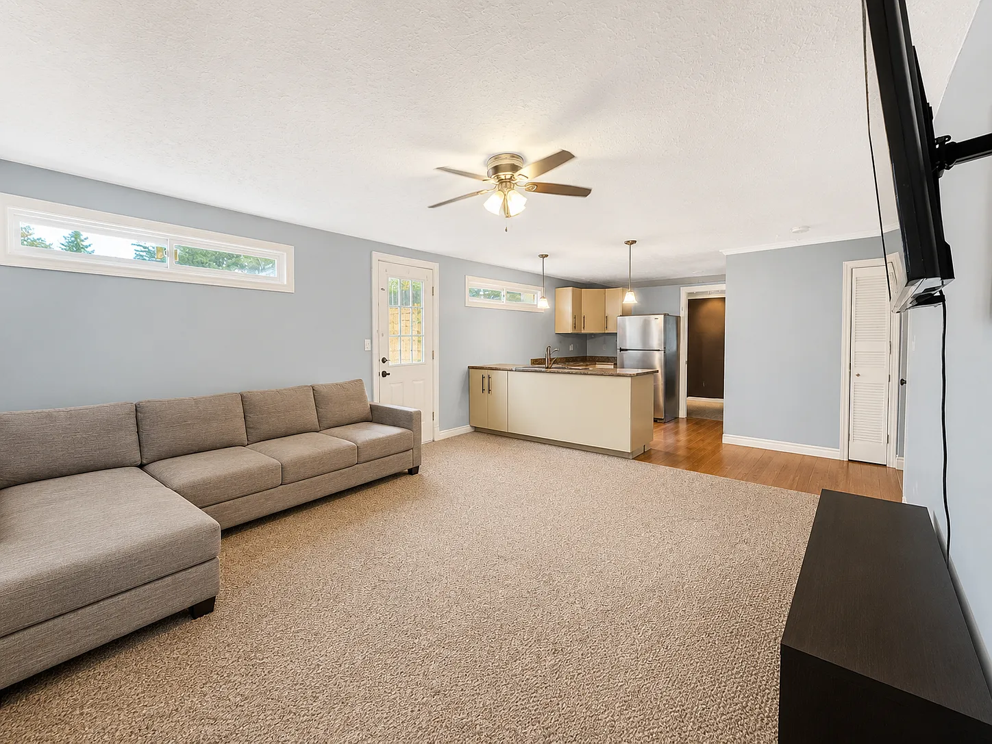 741 Trinity Street Innisfil — Photo 2