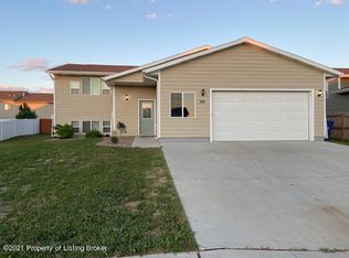 541 5th Ave SE, Dickinson, ND 58601