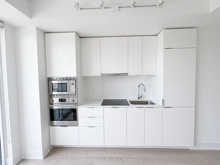 955 Bay St #3904 — Photo 2