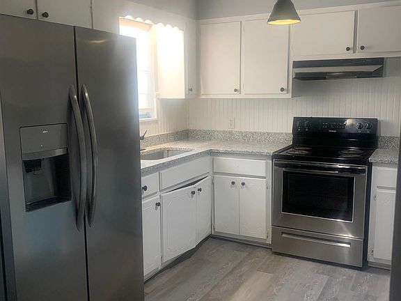 3rd image of 121 Winston Dr