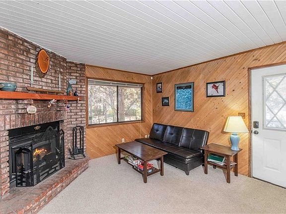 3rd image of 820 Hart Ln