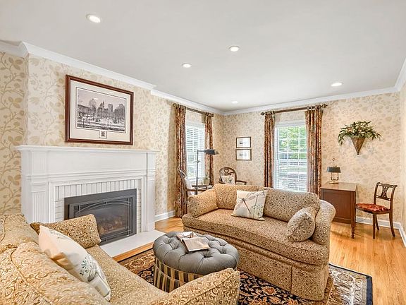 5th image of 1855 Pinehurst Ave