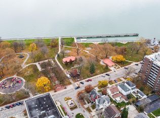 20 Chestnut St APT 902, Wyandotte, MI