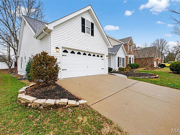 3rd image of 931 Wellesley Place Dr