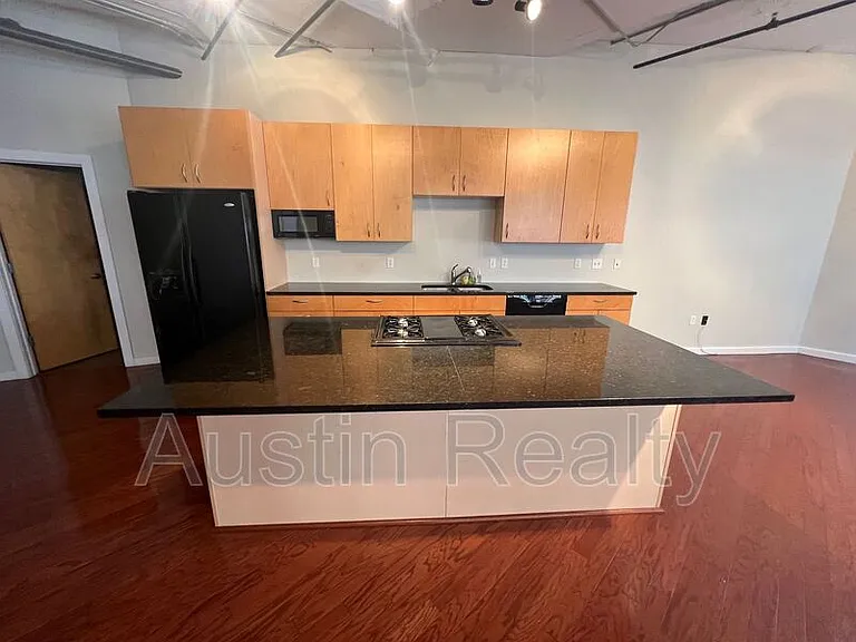 1619 Washington Ave #403 — Photo 2