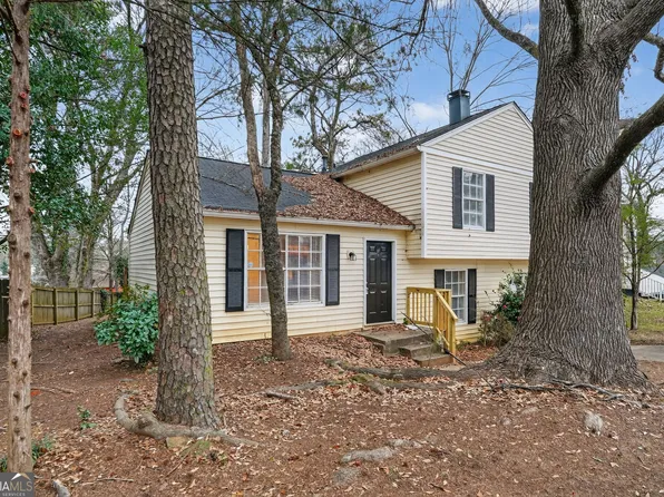 4616 Garden Hills Dr, Stone Mountain, GA 30083