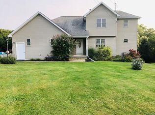 884 Quaker Rd, East Aurora, NY 14052