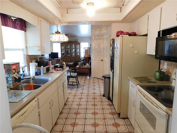 2nd image of 1096 Fleetwood Dr