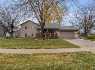 2020 S Thatcher Cir, Sioux Falls, SD 57106