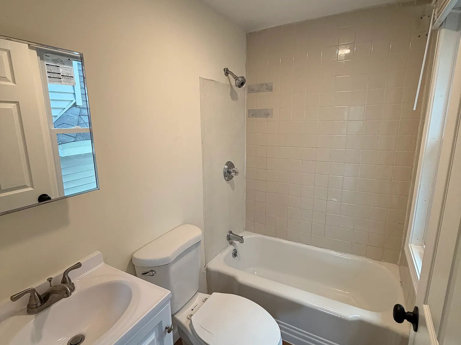 122 Willow St — Photo 3